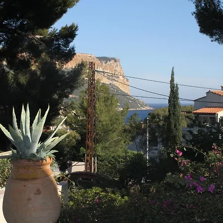 Cassis Hostel Hostel